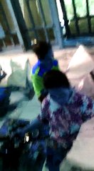 Proses pembuatan bati tulis asli dengan canting secara kelompok di Batikdlidir