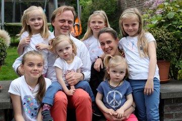 Six filles à la maison