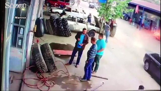 Lastik bomba gibi patladı