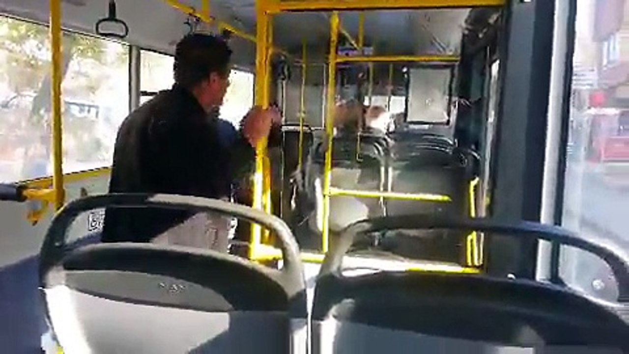 Halk Otobüsüne Hallenen Adam