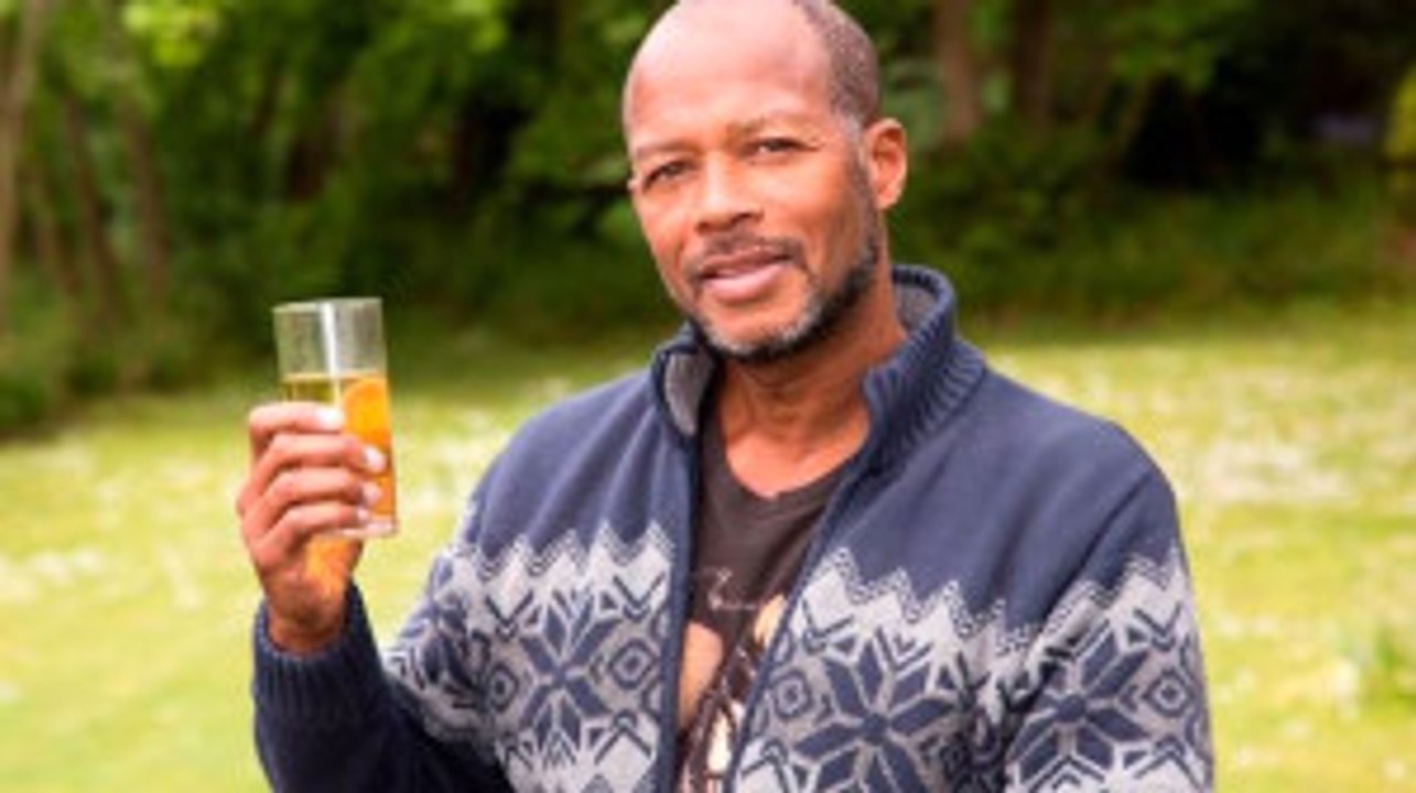 İngiltere'de Yaşayan Dave Murphy, Kendi İdrarını İçerek 50 Kilo Verdi!