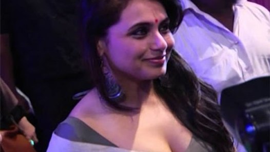 Rani Mukherjee's Saree slip during an event show :) - video dailymotion