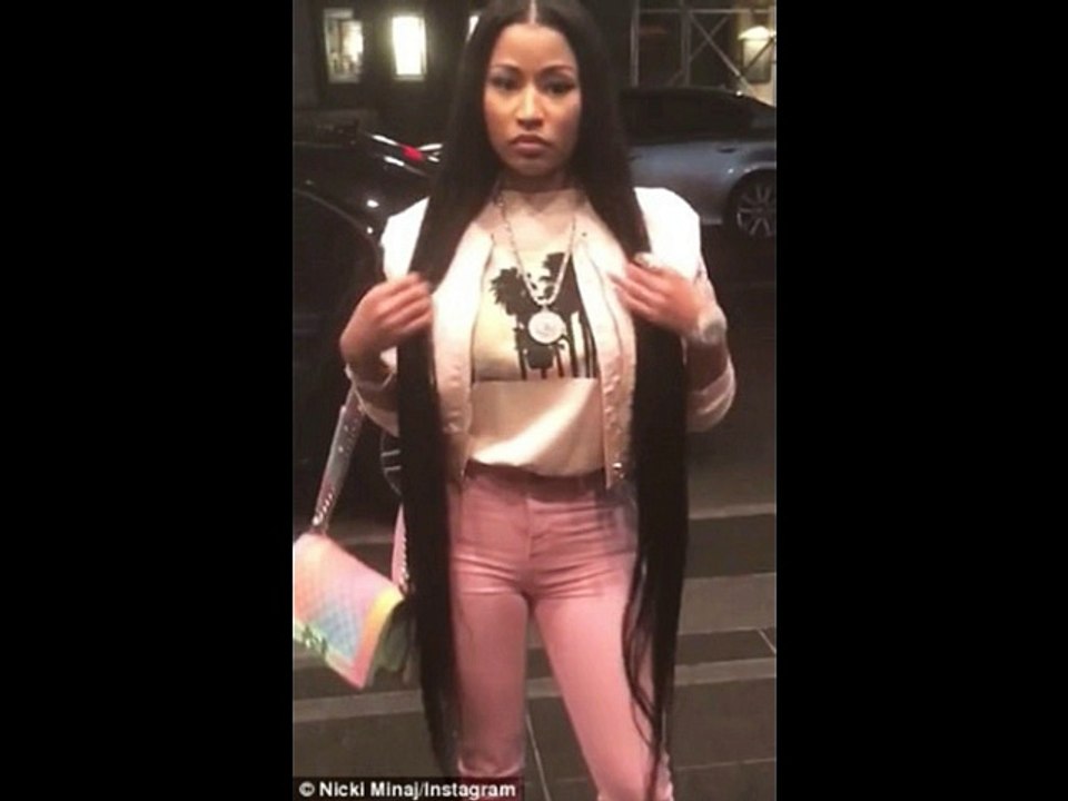 Nicki Minaj shows off famous booty in tight pink pants