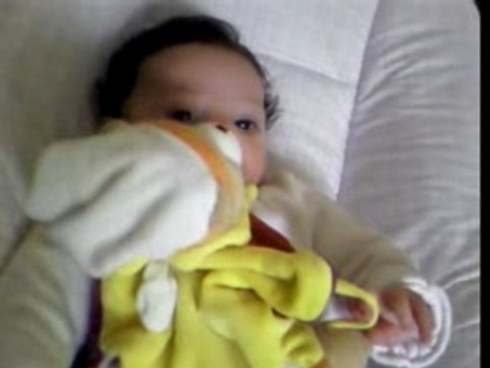 Maya et son doudou