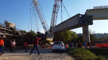 Chute d'une grue pendant la construction d'un pont en Italie