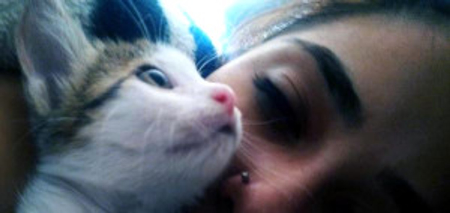 Genç Hemşire, Vücuduna Anestezi İlacı Enjekte Ederek İntihar Etti