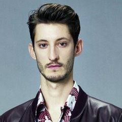 Pierre Niney fait son comique out dans GQ