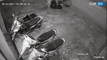 Thanh niên bẻ khóa, trộm xe trong nháy mắt