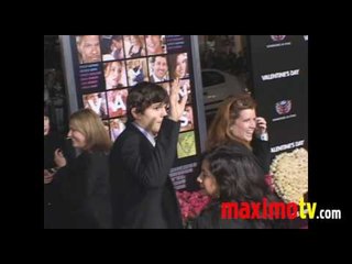 DEMI MOORE and ASHTON KUTCHER at "Valentine's Day" Los Angeles Premiere Arrivals February 8, 2010