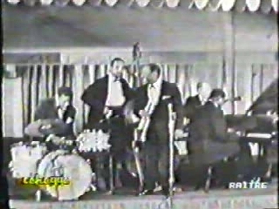 Oscar Peterson Trio With Roy Eldridge - Willow Weep For Me