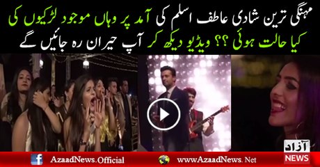 Girls Get Crazy For Atif Aslam in a  Gig Richest Wedding