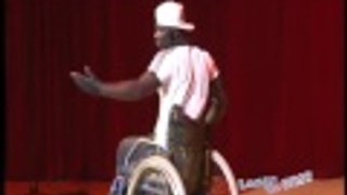 ADMIREZ ce jeune rappeur sénégalais en fauteuil roulant - REGARDEZ