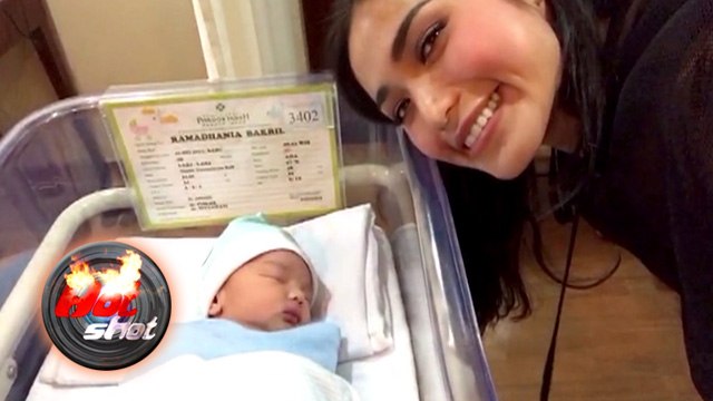 Jessica Iskandar Jenguk Anak Ketiga Nia Ramadhani - Hot Shot 12 Mei 2017