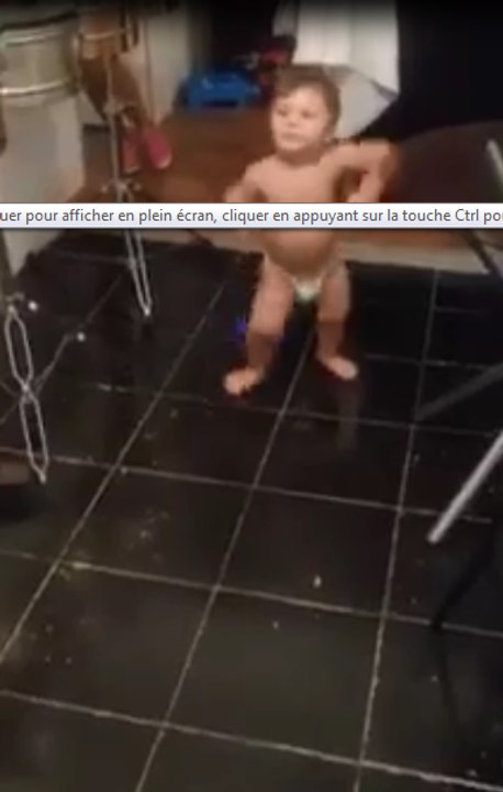 Impressionnant comme ce bébé danse!