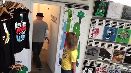 The Changing Room - Girl's Locker Room Prank Full Hd