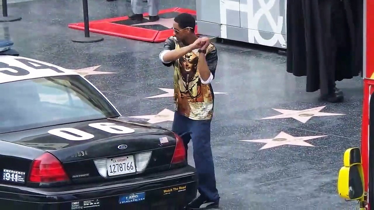 Ce taré défonce une voiture de police sur Hollywood Boulevard