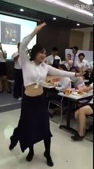 Sınıfta Oryantalin Dibine Vuran Çinli Kız