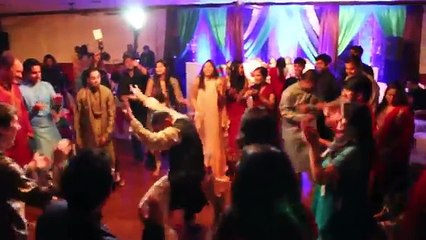Best Mehndi Dance By Pakistani Family Group Wedding Dance 2017 Wedding -