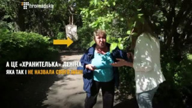 Kiev'de Son Lenin Heykelini Koruyan Kadın Kamerada