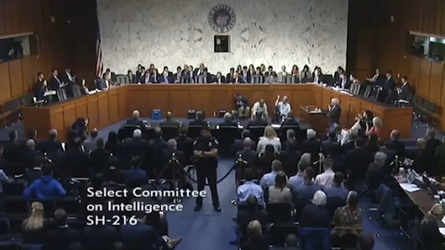 El director en funciones del FBI desmiente a Trump