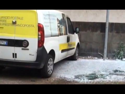 Roma - Due esplosioni davanti ufficio postale di via Marmorata (12.05.17)