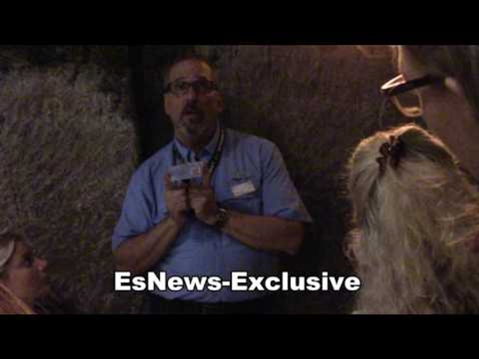 Walking In Jerusalem in a 2000 Year Old Street underground EsNews Boxing