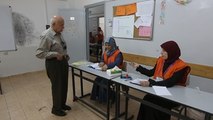 Palestinos votan en las elecciones municipales