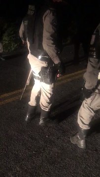 Explosão caixas eletrônicos: Policiais militares retiram grampos da pista da pista