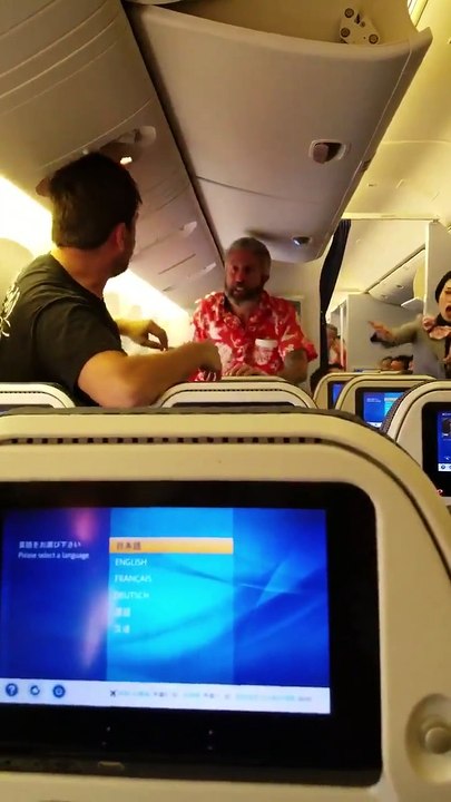 viral video of fight between passengers inside the plane