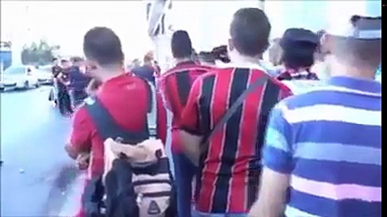 سائح سعودي يزور الجزائر لأول مرة ويدخل إلى ملعب بولوغين