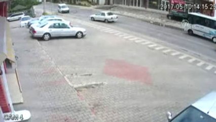 Kaza Anı Güvenlik Kamerasına Yansıdı