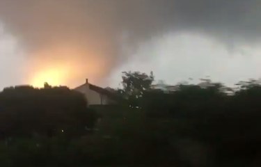 Apparent Tornado Sweeps Over Baton Rouge