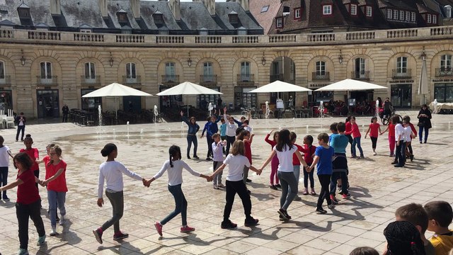 Dijon : les enfants dansent les valeurs de la République