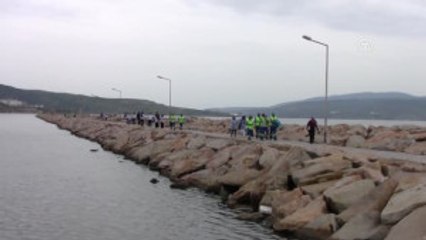 Bandırma'da Doğa Severler Sahil Temizliği Yaptı