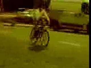 Fabrice velo à 6h du mat compltement habat Shalom, ac ned