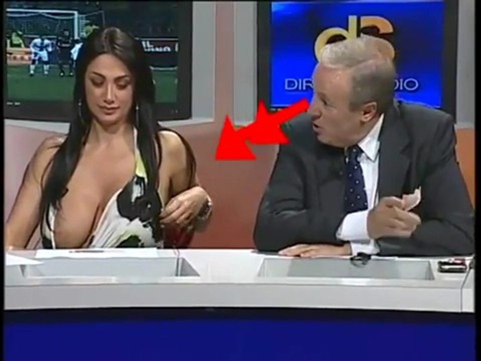 Marika Fruscio Has Problems with Her Dress