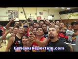 MANNY PACQUIAO MOBBED BY FANS - EsNews Boxing