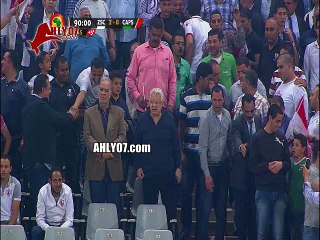 شاهد رد فعل مرتضى منصور والفاظه البذيئة داخل المقصورة ردا على سبابه من الجمهور