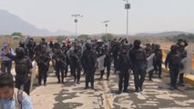 Fuerzas mexicanas entran a violenta localidad pese a la oposición de habitantes