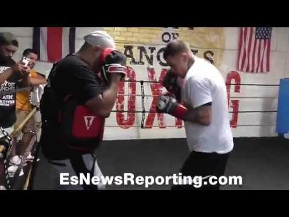 Gab Rosado killing mitts with Fernando Vargas - EsNews Boxing