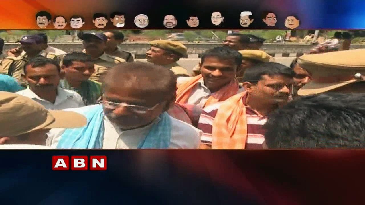 Chilli farmers in handcuffs, Revanth Reddy slams TRS Government | Running Commentary  | ABN Telugu (12-05-2017)