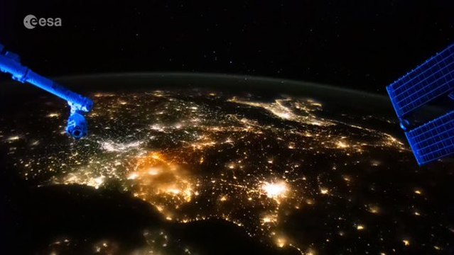 Footage From ISS Night Flight Captures Europe Glowing