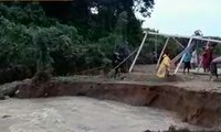 Diterjang Banjir, Jembatan Penghubung 2 Kecamatan Putus