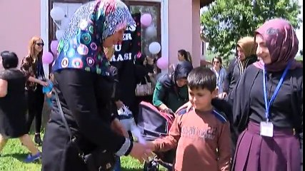 Engelli Öğrenciler Annelerine Elleriyle Hediye Yaptı