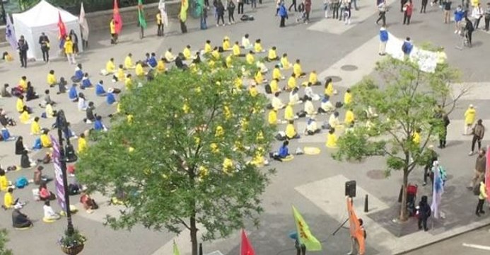 Falun Gong Practitioners Meditate En Masse in New York City