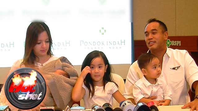 Lahiran Anak ke 3, Nia Ramadhani di Cesar - Hot Shot 13 Mei 2017
