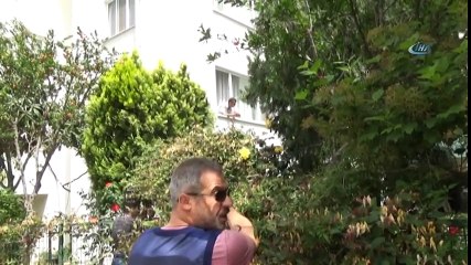 Annesini Ve Kız Kardeşini Silahla Rehin Aldı