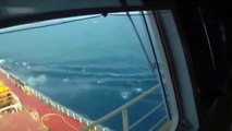 Somali pirates try to hijack cargo ship