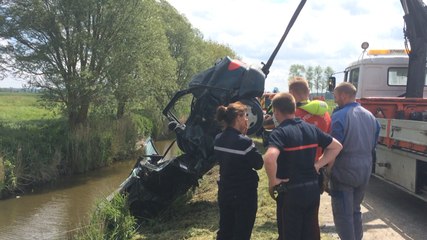 Accident : la voiture sortie de l'eau