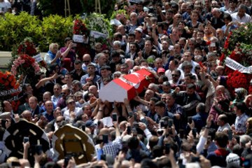 İbrahim Erkal'ın Cenazesinde Gözyaşları Sel Oldu